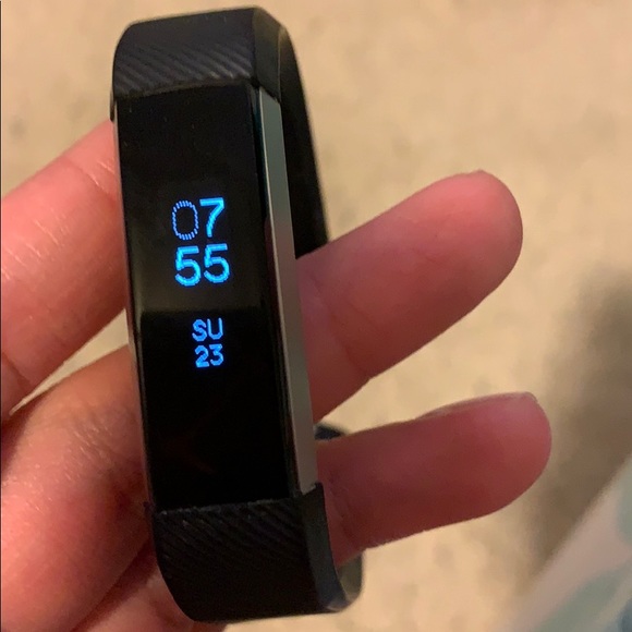 Fitbit Alta - excellent condition - Picture 4 of 8